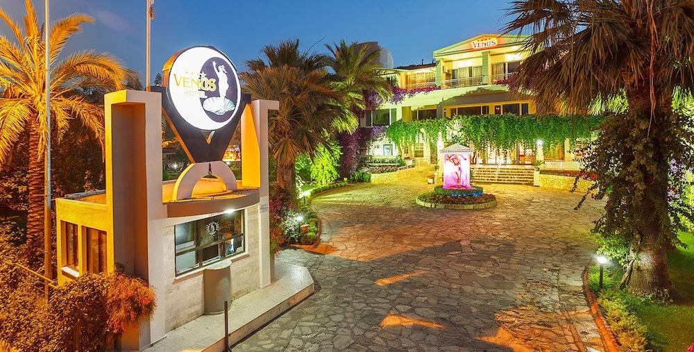 Venus Hotel Side Bagian luar foto