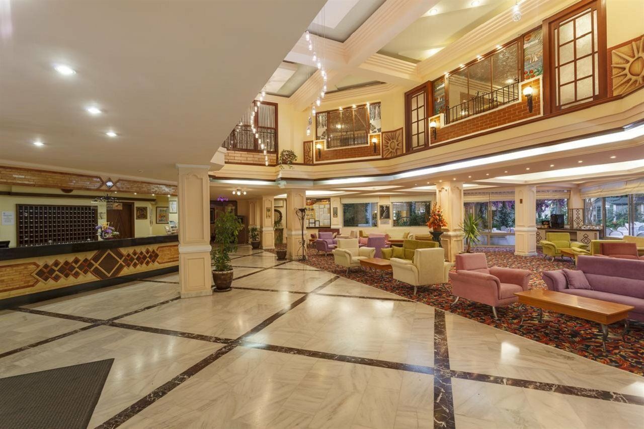 Venus Hotel Side Bagian luar foto