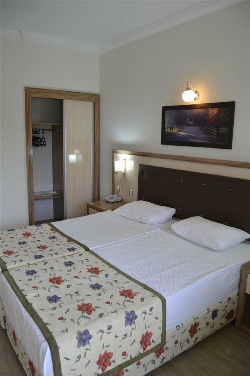Venus Hotel Side Bagian luar foto