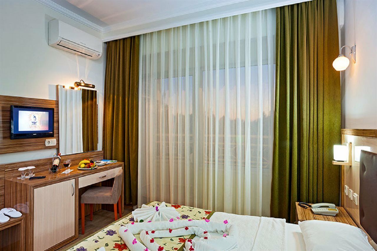 Venus Hotel Side Bagian luar foto